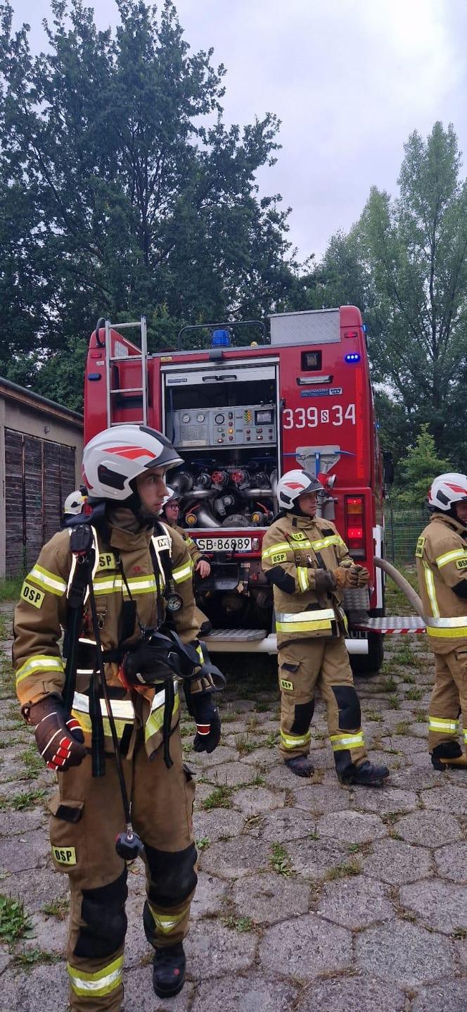 Na niebie widoczne były kłęby dymu. W Bielsko-Białej paliły się wraki samochodów