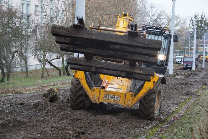 Remont torowiska na ul. Perłowej w Bydgoszczy. Prace nabierają tempa!