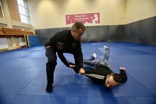 Strażnicy miejscy nauczą cię samoobrony. Ruszają zapisy na kurs