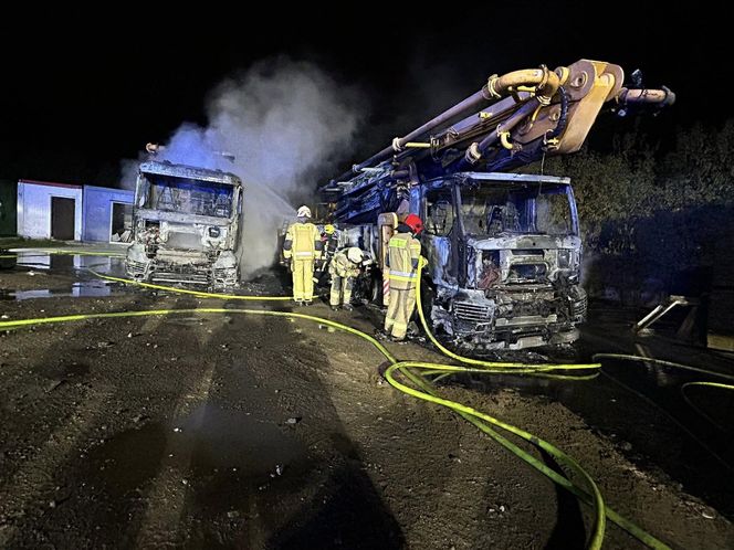 Nocny dramat pod Warszawą. Spłonęły dwie ciężarówki