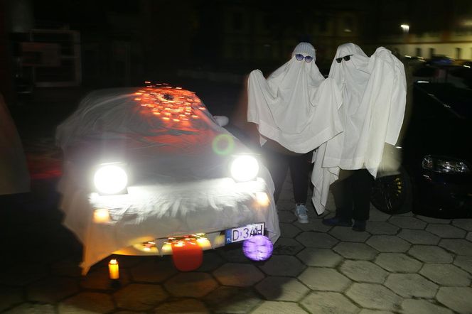 Halloweenowy Zlot Bezdaszników, czyli straszne kabriolety w Tychach. To dopiero wyższy poziom przebierania GALERIA