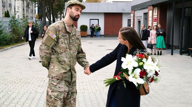 Barwy szczęścia odc. 2791. Gabrysia Niedzielska (Marta Juras), żołnierz Jack (Paweł Peterman)