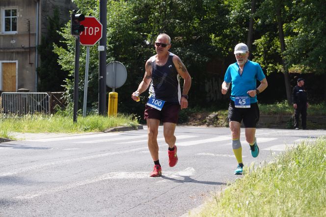 Seniorzy w Bydgoszczy pokazali moc! Blisko setka na starcie pierwszego Biegu Seniora
