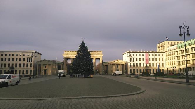 W Berlinie świątecznych zakupów nie zrobimy. Stolica Niemiec... opustoszała [GALERIA] 