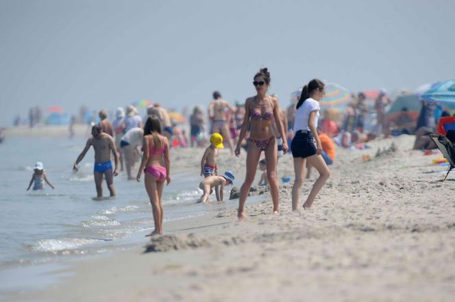 Kaczyńska z nieznajomym smaży się na plaży