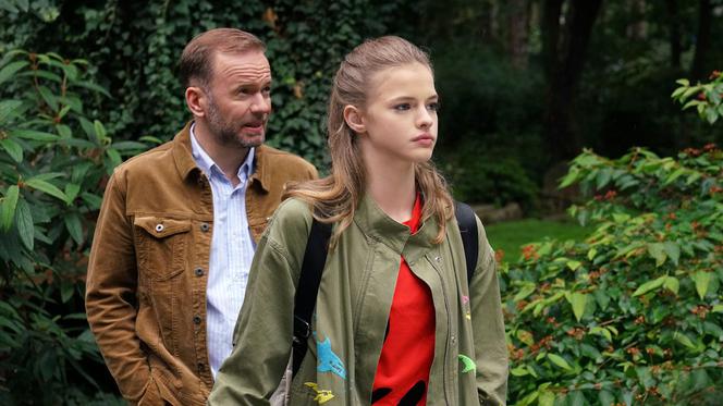 Barwy szczęścia odc. 1952. Zuzia (Anna Adamus), Kazik (Grzegorz Mielczarek) 