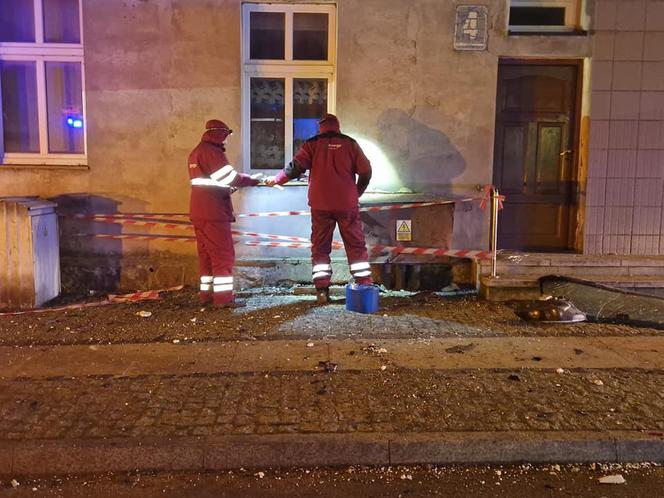BMW wbiło się w budynek w Barwicach