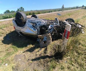 Czołowe zderzenie na szesnastce. 7 osób poszkodowanych, w tym dziecko!