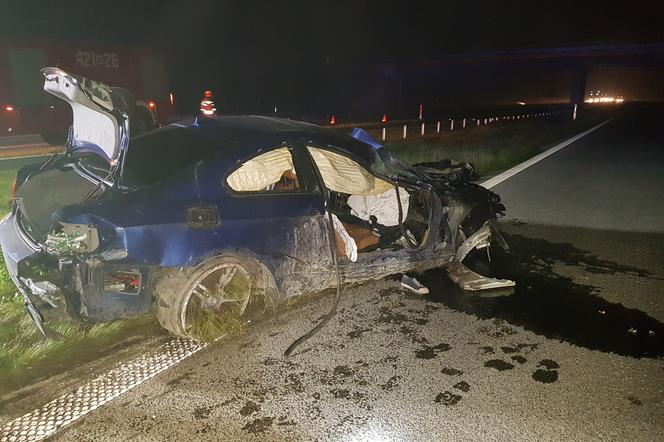  ŚMIERTELNY wypadek na drodze S17. Po uderzeniu w bariery ZGINĄŁ pasażer BMW