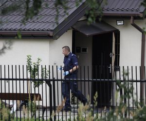 Zbrodnia pod Grójcem. Ksiądz przyznał się do zabójstwa. Policja przeszukała plebanię [ZDJĘCIA]. Kontener: Warszawa