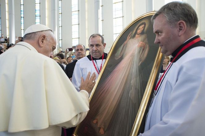 Kard. Dziwisz: Franciszek i Jan Paweł II byli papieżami miłosierdzia