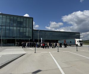 Nowy terminal cargo w Balicach już otwarty! Na miejscu starego budynku będą nowe bramki dla pasażerów.