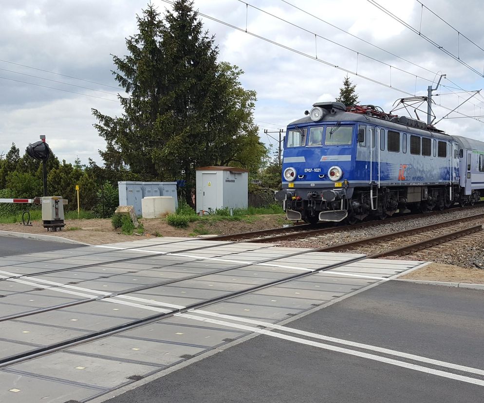 Kolej odwołała część pociagów. Na odcinku Leszno-Stare Bojanowo woda podmywa tory