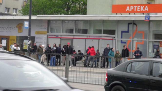 Pożar w metrze! Ewakuacja pasażerów, 5 stacji zamkniętych