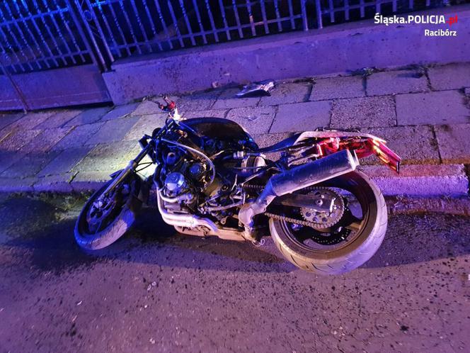 Racibórz: Nocny pościg ulicami miasta! Motocyklista wbił się w radiowóz 