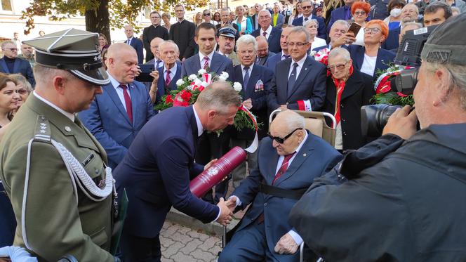 Wręczenie nominacji generalskiej płk. Zdzisławowi Baszakowi w Tarnowie