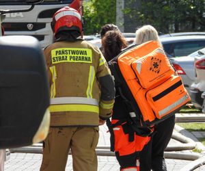 Pożar i wybuchy w mieszkaniu bloku w Tychach