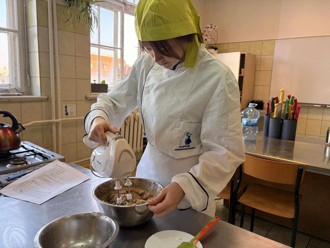 Uczniowie grudziądzkiego "Gastronomika" przygotowali rogale na Św. Marcina