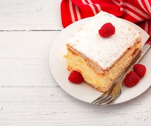 Ciasto francuskie zamieniłam na krakersy. Ta napoleonka jest pyszna i gotowa w 15 minut 