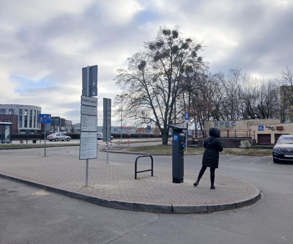 Na Wyżynach ludzie są wściekli. Spółdzielnia postawiła im pod blokiem parkomaty. To cios!