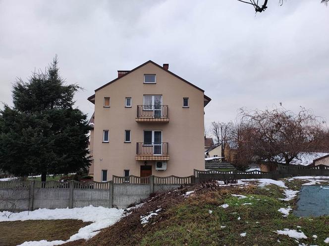 Zwłoki kobiety znalezione przy domu zakonnym. Siostry czuły fetor, szokujące zeznania sąsiadki