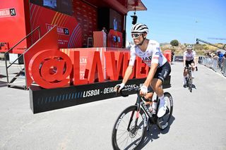 Kolarz wybudzony po koszmarnym wypadku w Tour de Pologne. 11 godzin walki o twarz