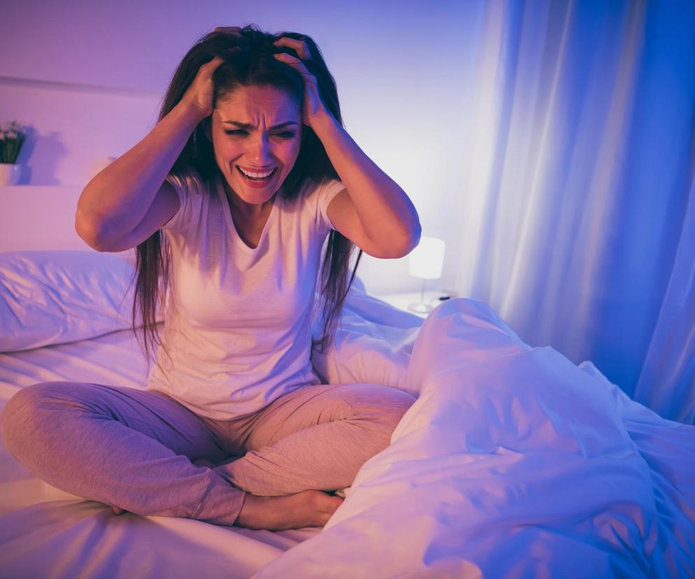 Obudzisz się w nocy z krzykiem, jeśli śpisz w takiej pozycji. Wiemy, dlaczego