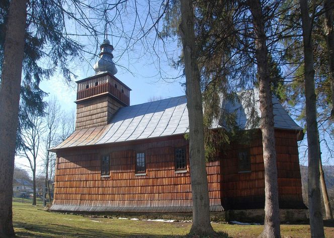 To najsławniejsza wieś w Małopolsce. Legenda głosi, że w miejscowym dworze zamieszkały diabły