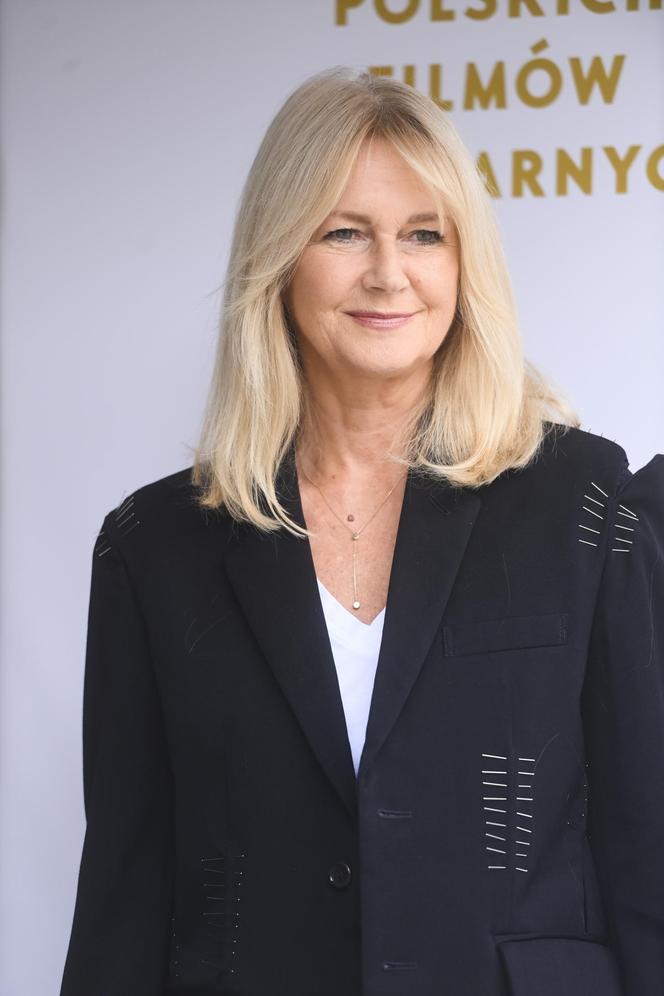 Grażyna Torbicka zadała szyku na festiwalu w Gdyni. Czas się dla niej zatrzymał. Co za stylizacja!