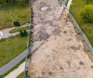 Odkrywkowa budowa tunelu tramwajowego pod parkiem Pięciu Sióstr na Ochocie