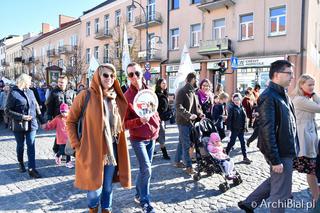 Marsz dla życia i rodzin w Białymstoku. Hasłem przewodnim była promocja ojcostwa [ZDJĘCIA]