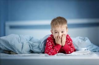 Dziecko moczy się w nocy? To może być objaw problemów w przedszkolu