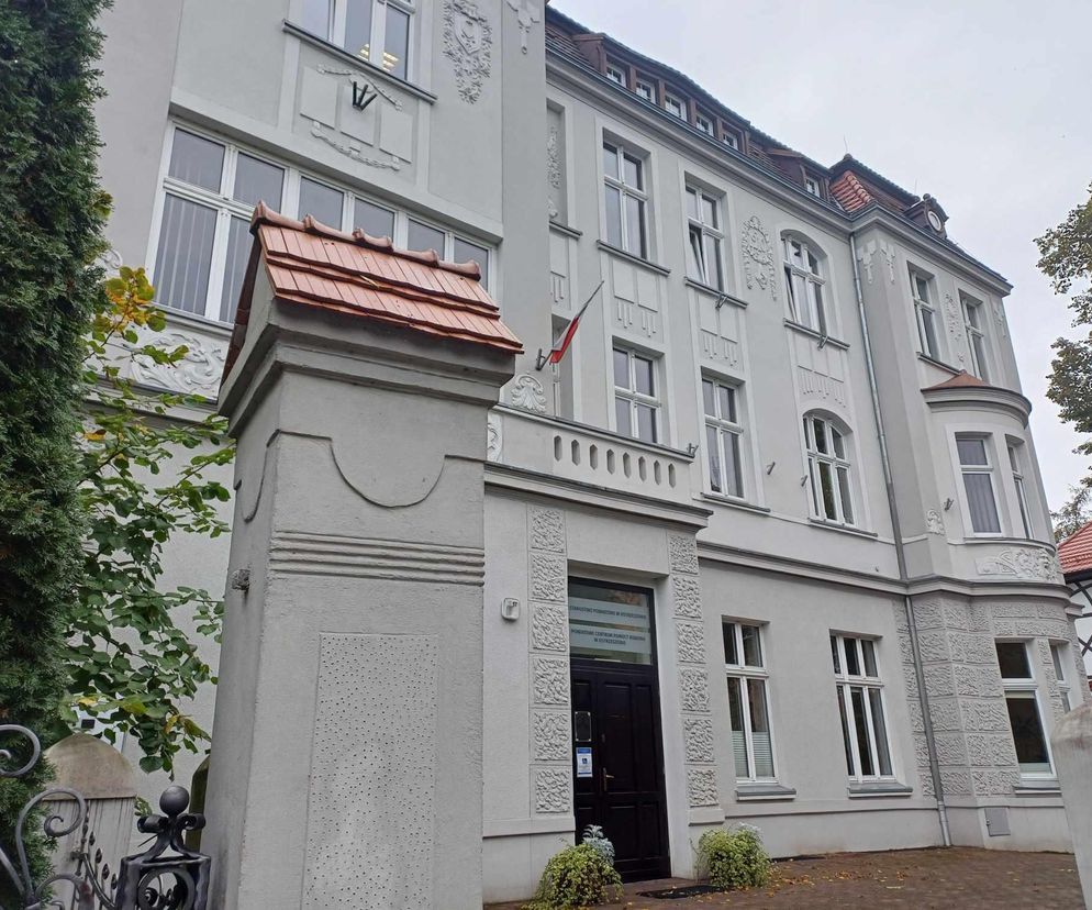 Nowe busy i podjazdy w powiecie ostrzeszowskim. Będą kolejne ułatwienia dla osób z niepełnosprawnościami