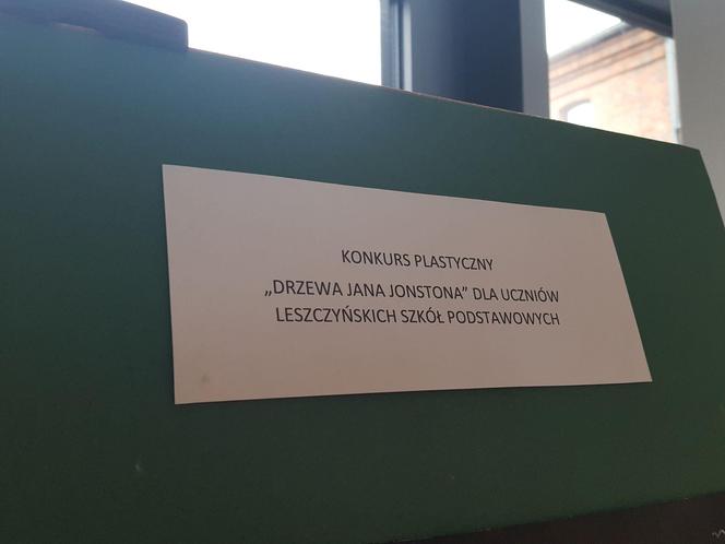 Uczniowie szkół z kilku miejscowości napisali encyklopedię o Janie Jonstonie