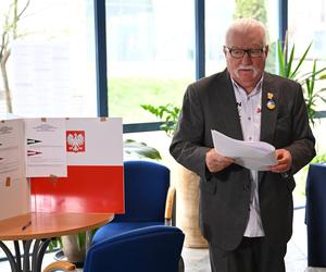 Lech Wałęsa głosuje w wyborach