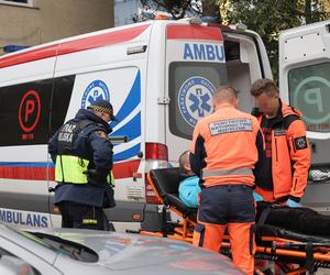 Interwencja Straży Miejskiej na Pradze-Południe. Funkcjonariusze profesjonalnie zajęli się osobą bezdomną, która potrzebowała pomocy