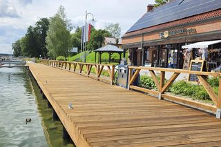 Ryn jeszcze piękniejszy. Pomosty przy nabrzeżu zostały odnowione