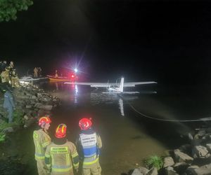 Awionetka runęła do jeziora międzybrodzkiego w Żywcu. Pilot uratowany, awionetka również