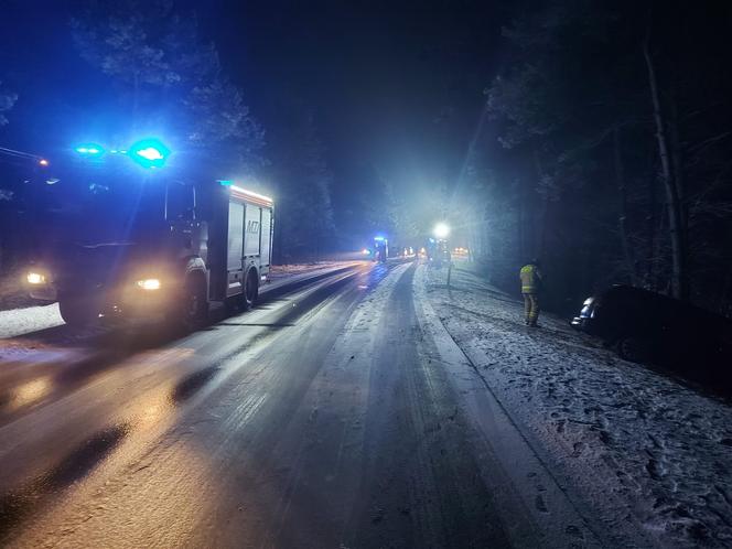  Trzy roztrzaskane samochody w Komornicy! Koszmar na drodze, są ranni