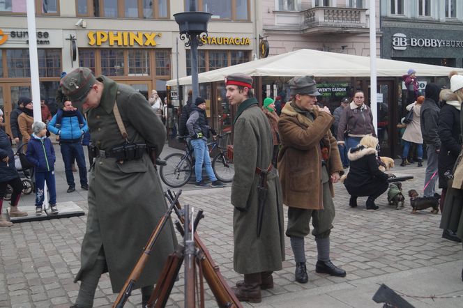 Bydgoszczanie uroczyście świętowali 11 listopada! Tak było na Starym Rynku