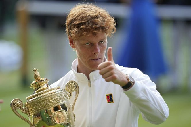 Jannik Sinner obronił tytuł na kortach Wimbledonu. Niemiecki rywal z trudem krył irytację