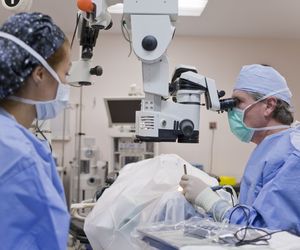 Trabekulektomia to operacja jaskry. Na czym polega?