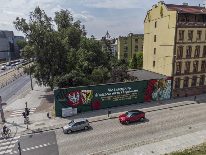 Kibice Śląska namalowali mural bez wymaganych zgód 