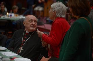 Świąteczne spotkanie kard. Kazimierza Nycza z ubogimi i bezdomnymi