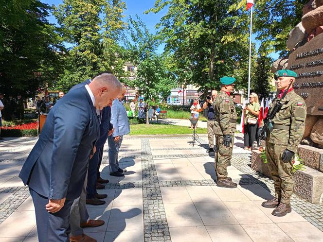 Na Skwerze Niepodległości w Siedlcach można było wysłuchać okolicznościowych przemówień i Apelu Pamięci Oręża Polskiego