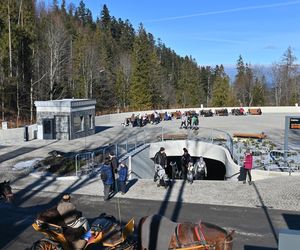Zakopane. Centrum przesiadkowe w Kuźnicach ma już rok. Wraz z letnim chłodem patelnia nie podgrzewa dyskusji