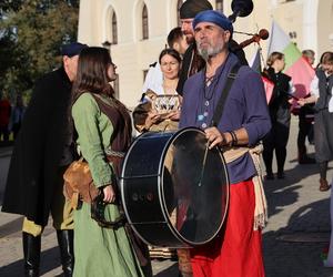 Korowód w ramach Międzynarodowego Festiwalu Renesansu w Lublinie