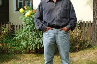 Dawno niewidziany Dariusz Kowalski pojawił się na premierze filmu. Tak dziś wygląda odtwórca roli Janusza Tracza z Plebanii