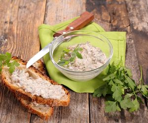 Co zrobić z resztek kurczaka? Zrób pyszną pastę kanapkową w 5 minut!