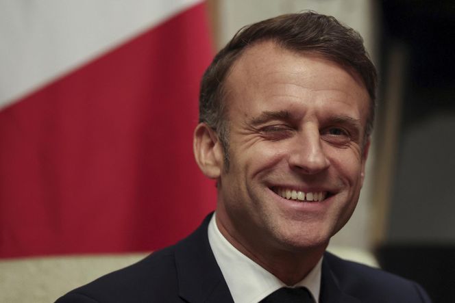 Prawda o Macronie ujawniona! Nie zgadniesz, co kupuje hurtowo perfumy i zlewa się nimi w hurtowych ilościach